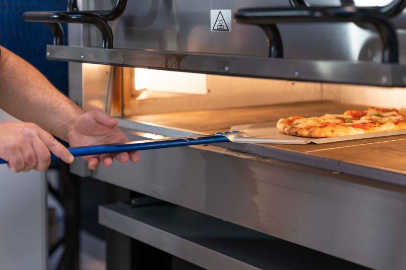 Perforated blue pizza peel 40x80 cm
