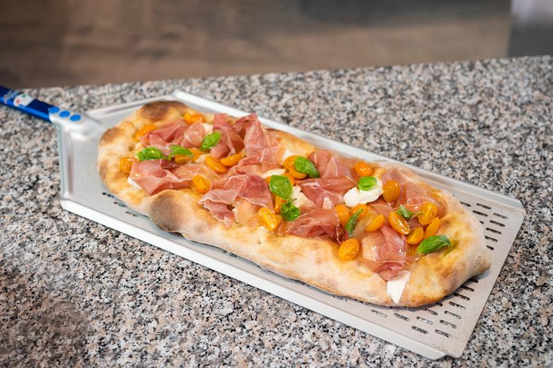 Perforated blue pizza peel 40x80 cm