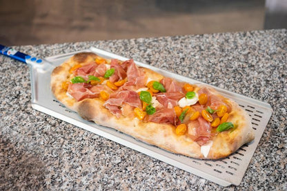 Perforated blue pizza peel 40x80 cm